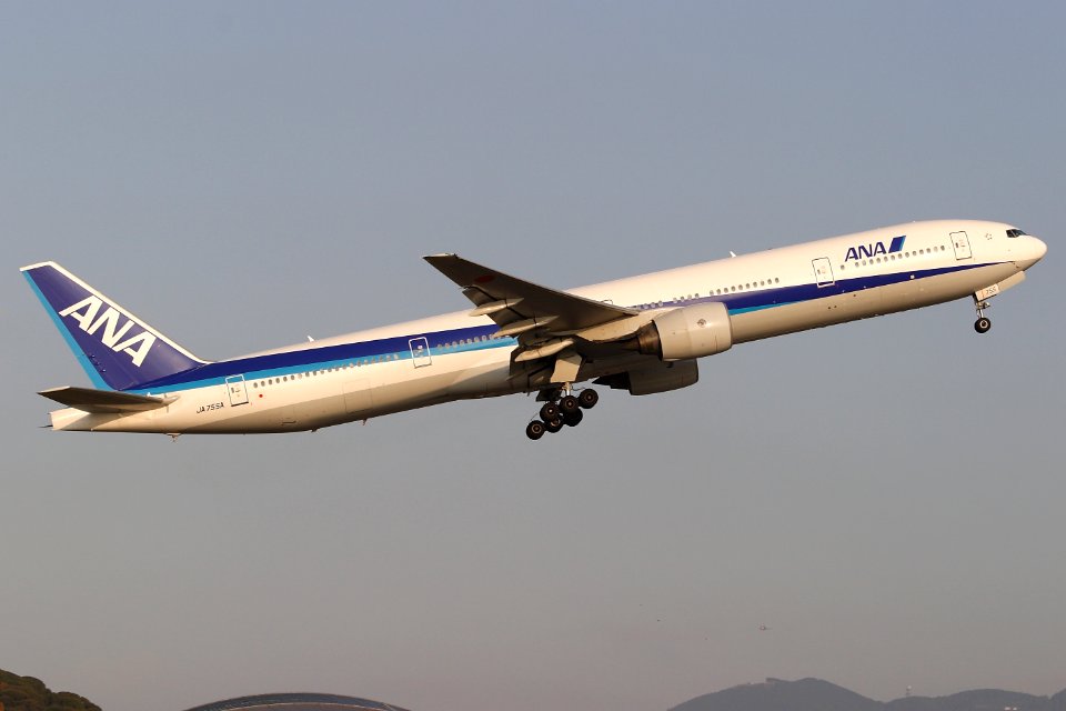 AllNipponAirways B777-300 fukuoka 20081212153752