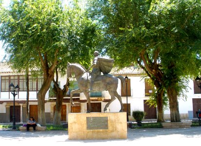 Almagro - Plaza Mayor, Monumento a Diego de Almagro 1