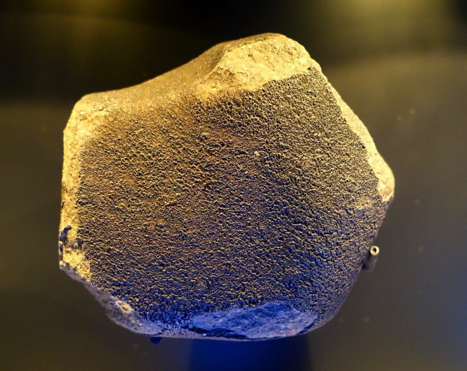Allende, Kohliger Chondrit (CV3), fallen 8 February 1969 in Mexico - meteorites - Museum fur Naturkunde, Berlin - DSC00096