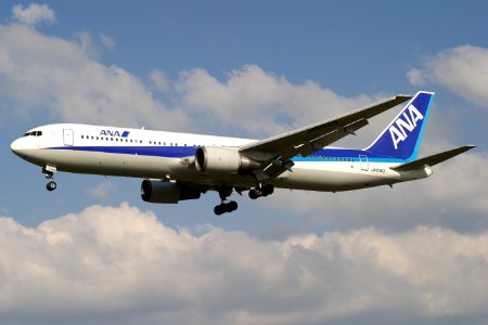 AllNipponAirways B767-300 fukuoka 20090913155758