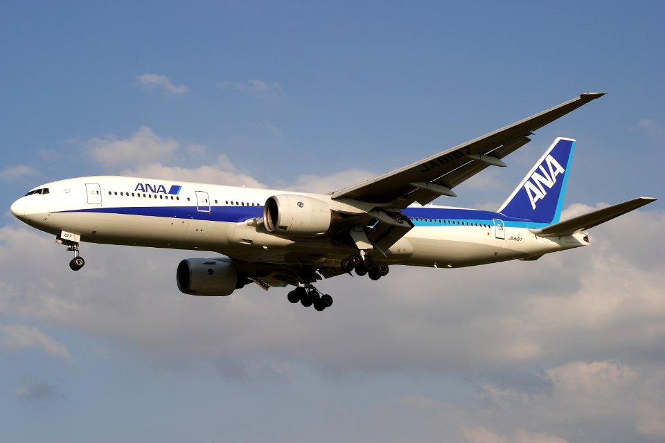 AllNipponAirways B777-200 fukuoka 20090913164702