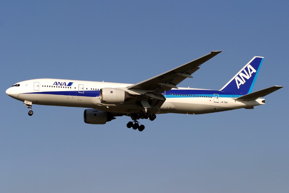 AllNipponAirways B777-200 fukuoka 20090406164432