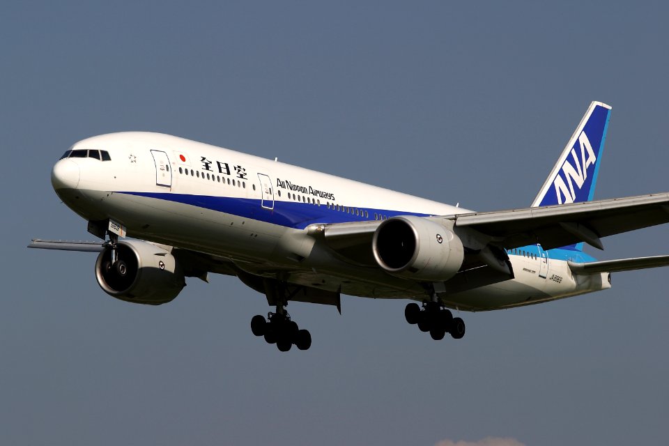 AllNipponAirways B777-200 fukuoka 20050828153638