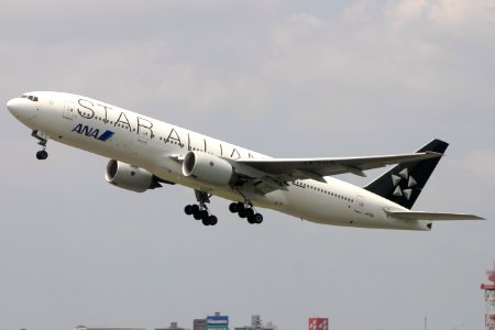 AllNipponAirways B777-200 fukuoka 20050429113512 photo