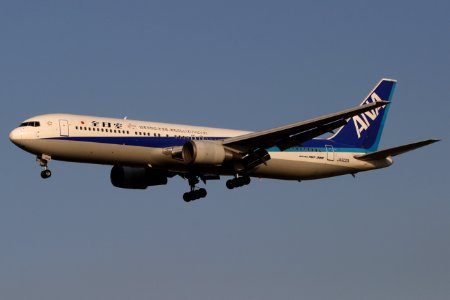 AllNipponAirways B767-300 fukuoka 20090406172322 photo