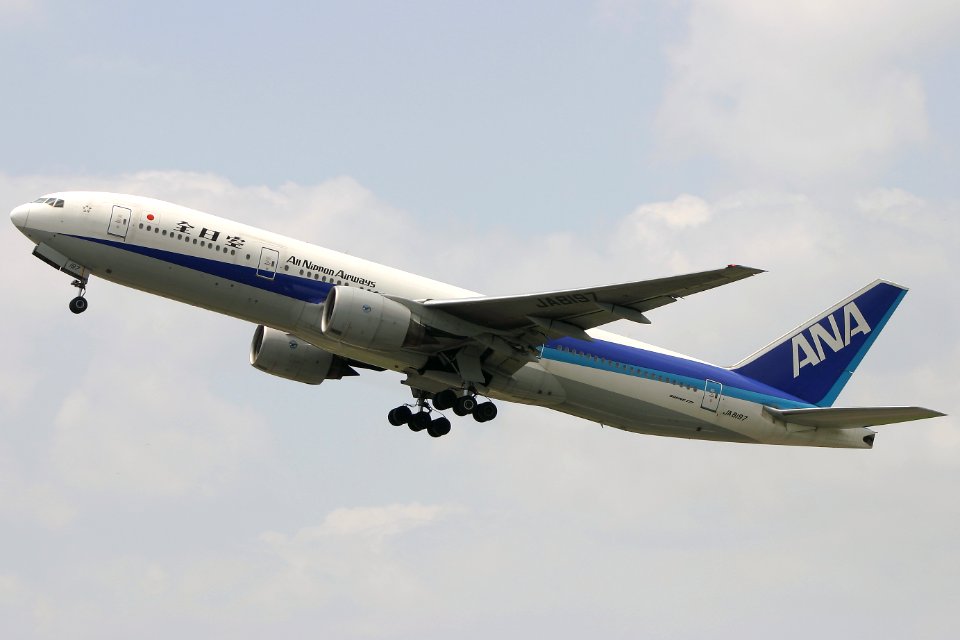 AllNipponAirways B777-200 fukuoka 20050429115900