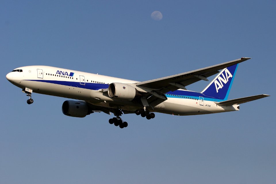 AllNipponAirways B777-200 fukuoka 20090406164422