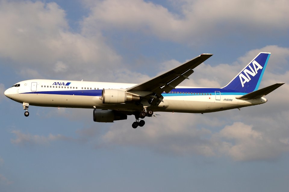 AllNipponAirways B767-300 fukuoka 20090913165924