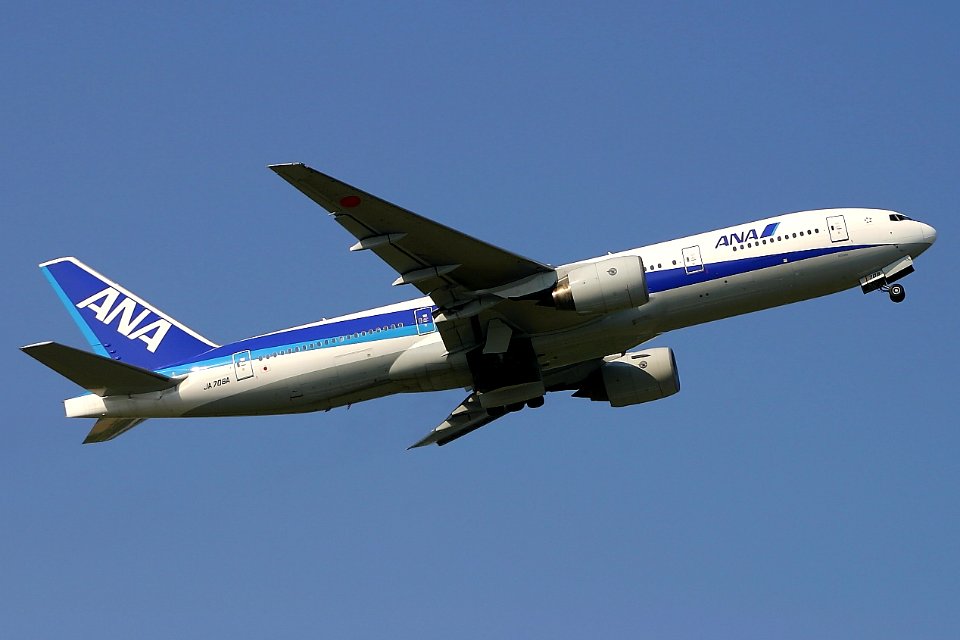 AllNipponAirways B777-200 fukuoka 20040605163522
