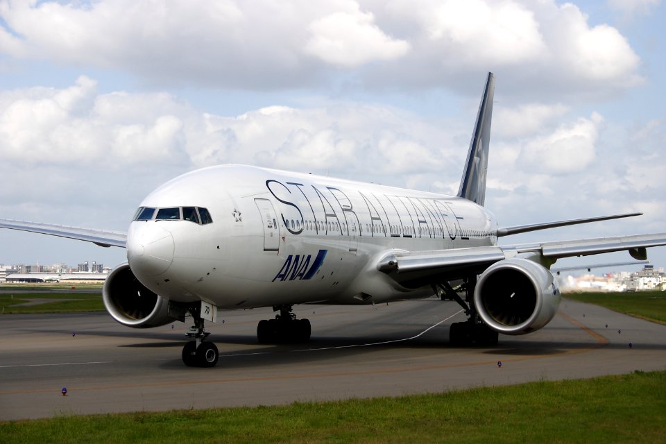 AllNipponAirways B777-200 fukuoka 20050925112644