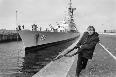 Almirante Grau (uit Peru) komt aan in de sluizen IJmuiden op weg naar de ANS (ve, Bestanddeelnr 933-2758