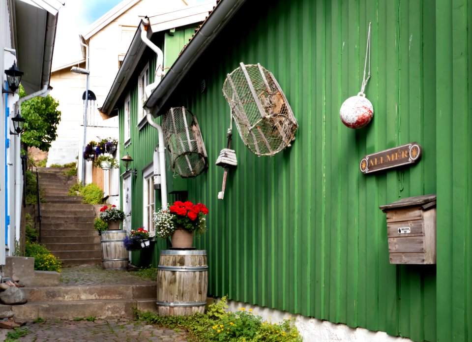 Alley at Gamla Strandgatan 26, Gamlestan, Lysekil