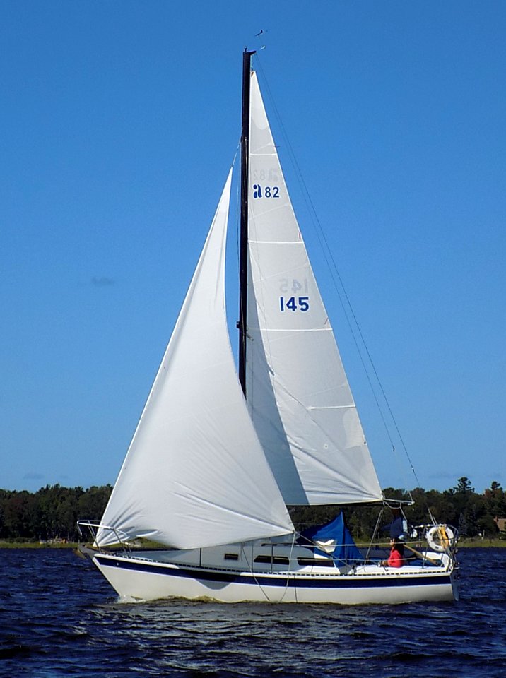 Aloha 8.2 sailboat 4050