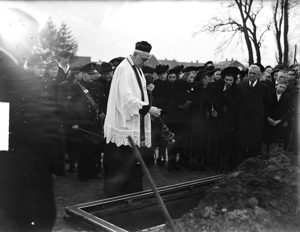 Almelo Begrafenis vliegtuigmaker J. J. Werink, Bestanddeelnr 903-7909