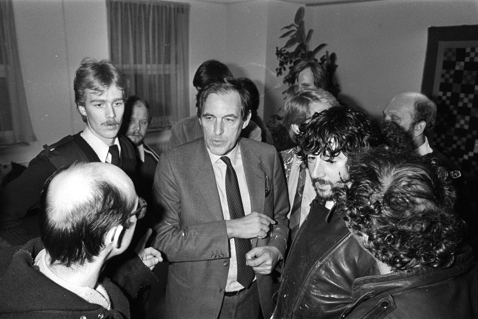 Almere, installatie 2 CP-raadsleden Vreeswijk en Fresco burgemeester Lammers om, Bestanddeelnr 932-8345