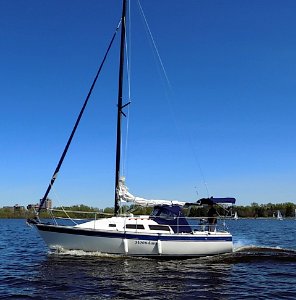Aloha 27 sailboat Moondance 0468