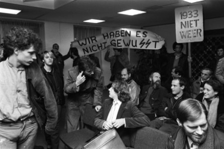 Almere, installatie 2 CP-raadsleden Vreeswijk en Fresco publieke tribune met de, Bestanddeelnr 932-8346