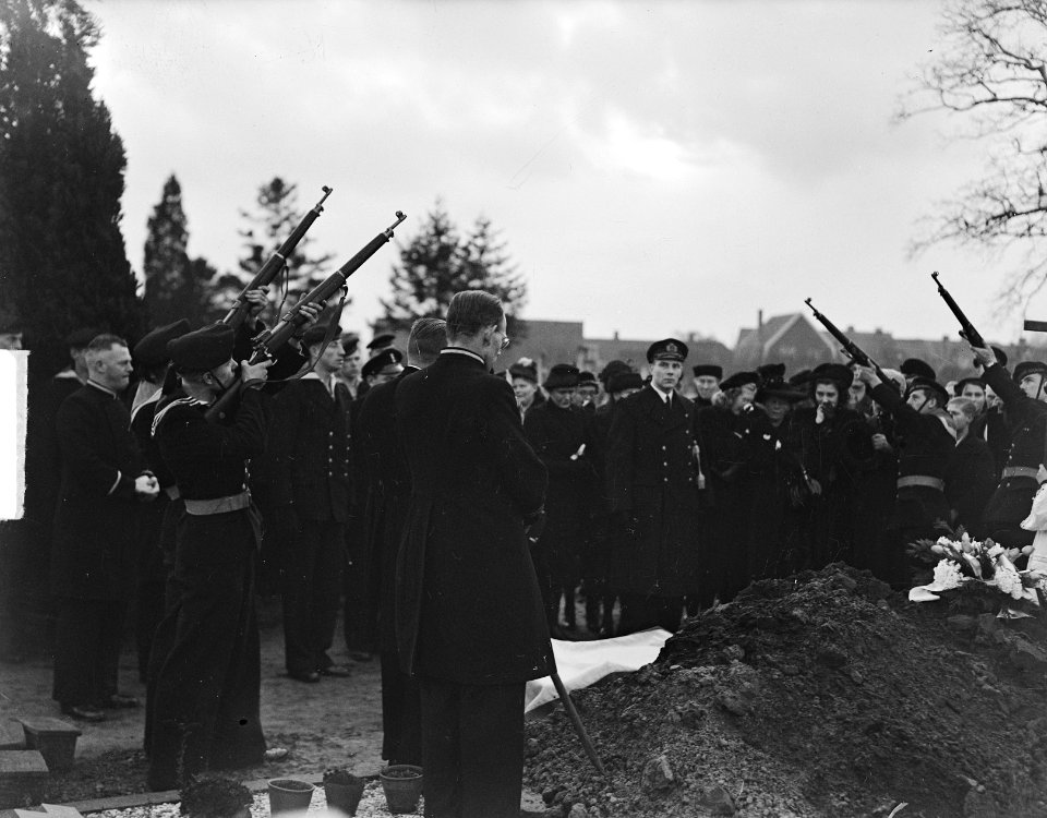 Almelo Begrafenis vliegtuigmaker J. J. Werink, Bestanddeelnr 903-7908