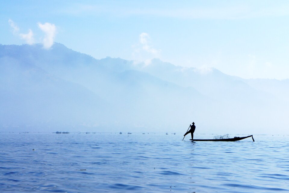 Rowing myanmar fishing
