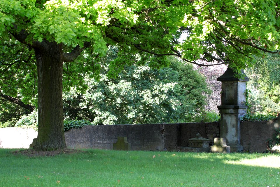 Alter Friedhof an der katholischen Kirche St. Stephanus Leimersdorf 2012-07-07-9482