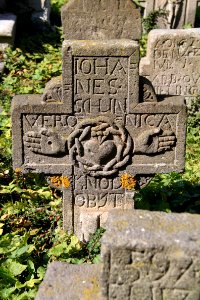 Alter Friedhof an der Westseite der Kirche in Gelsdorf (85)