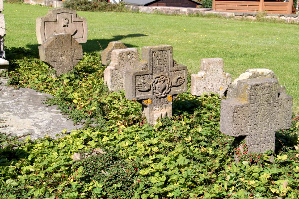 Alter Friedhof an der Westseite der Kirche in Gelsdorf (4)