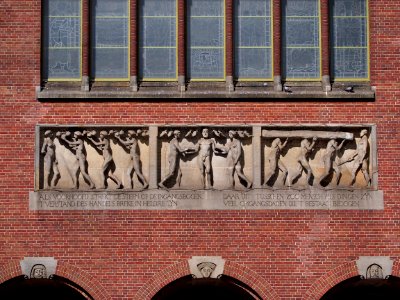 ALS VOORHOOFD STERKT DE STEEN OP DE INGANGSBOGEN T VERSTAND DES BREKE IN HELDRE LYN, Gevelsteen, Beursplein photo