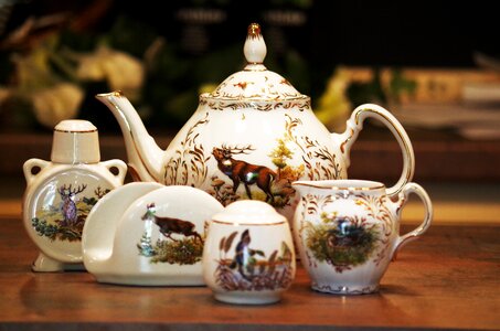 Garnish hand drawing tea pot