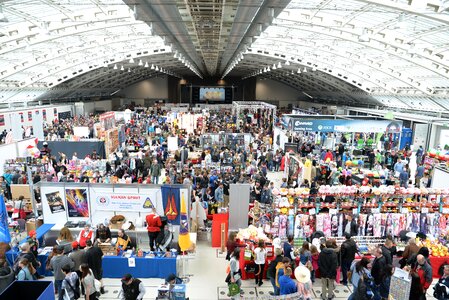 People masses conference