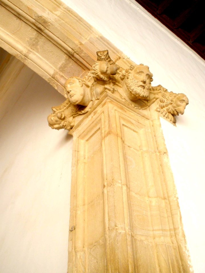 Almagro - Convento de la Asunción de Calatrava, claustro 07