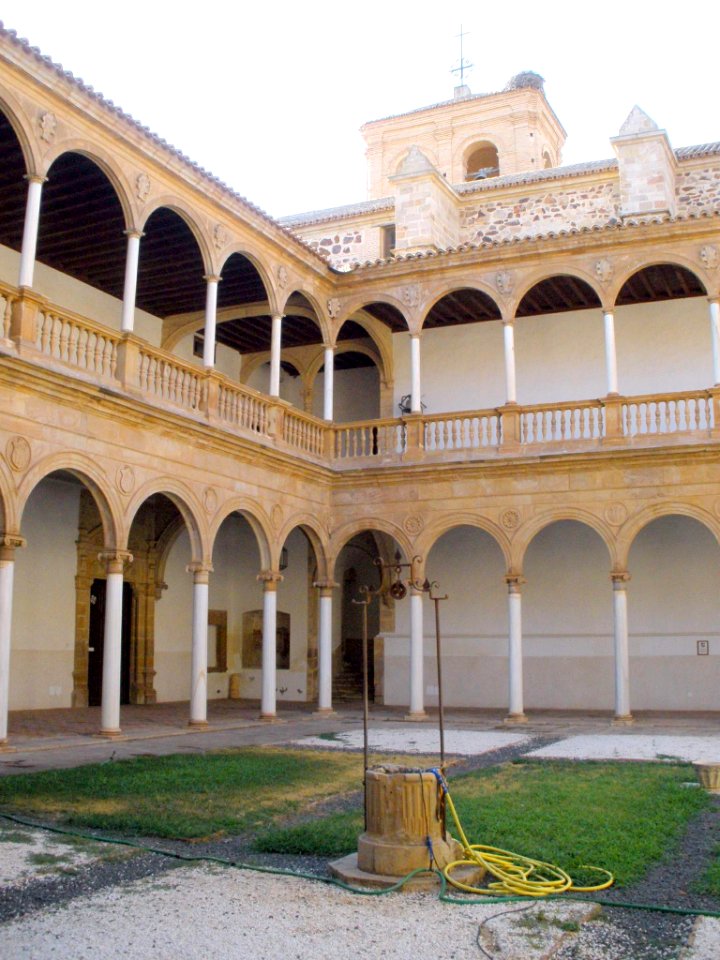 Almagro - Convento de la Asunción de Calatrava, claustro 19