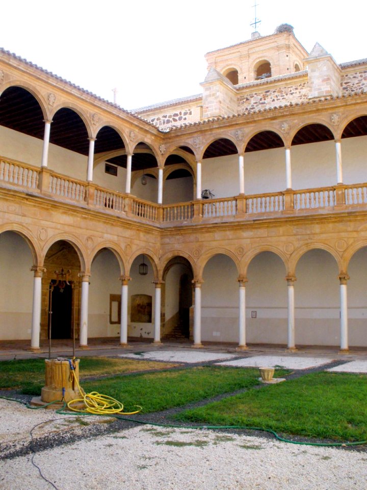 Almagro - Convento de la Asunción de Calatrava, claustro 11