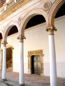 Almagro - Convento de la Asunción de Calatrava, claustro 02