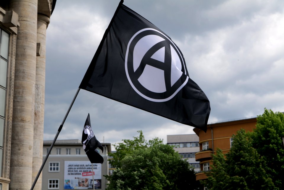 Antifascists on Rosa-Luxemburg-Platz Berlin 2020-05-16 07