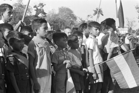 Aubade in paleistuin. Kinderen (jongens), Bestanddeelnr 151-5-4