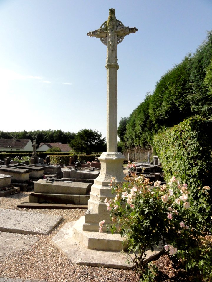 Auberville-la-Campagne (Seine-Mar.) croix de cimetière, recto