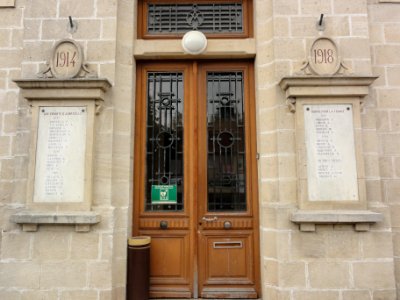 Aubréville (Meuse) mairie, plaques monument aux morts