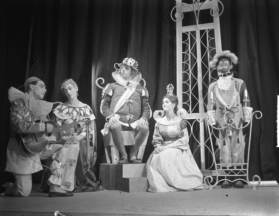 Als ik koning was bij Puck in de Kleine Komedie op 16 december. Beeld genera…, Bestanddeelnr 904-3424