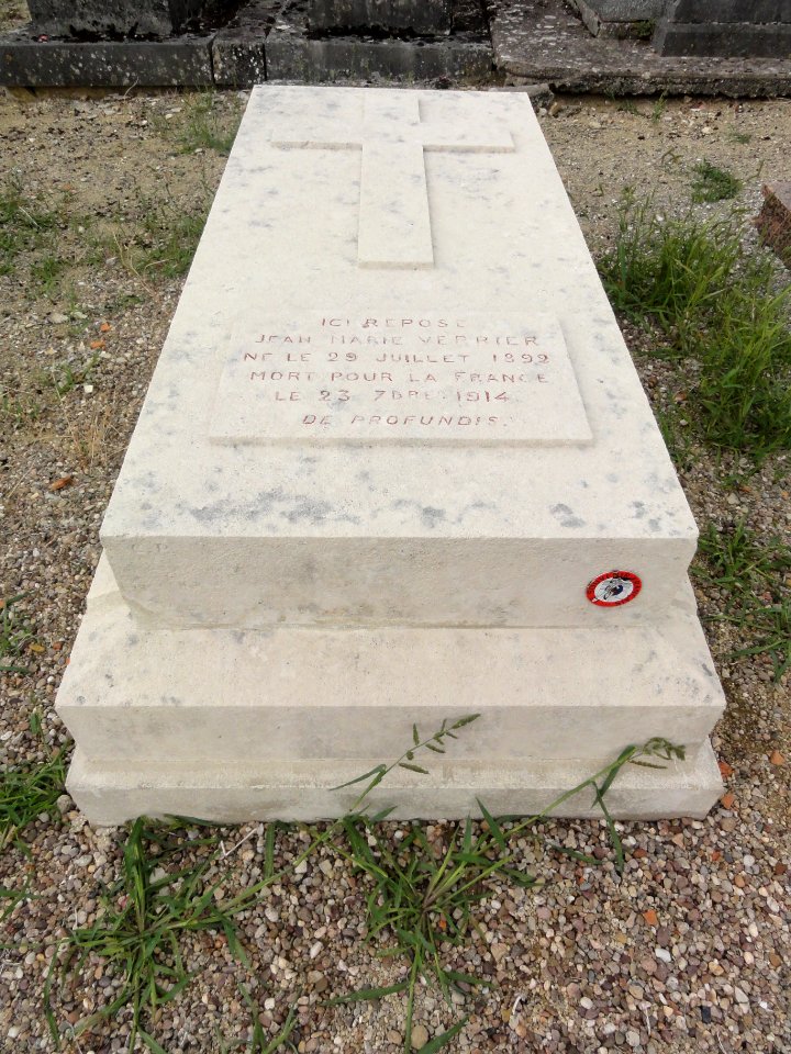 Aubréville (Meuse) tombe de soldat mort pour la France C