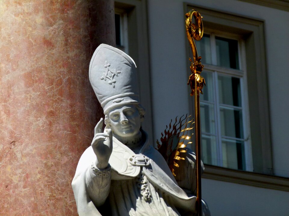 Sculpture stature holy