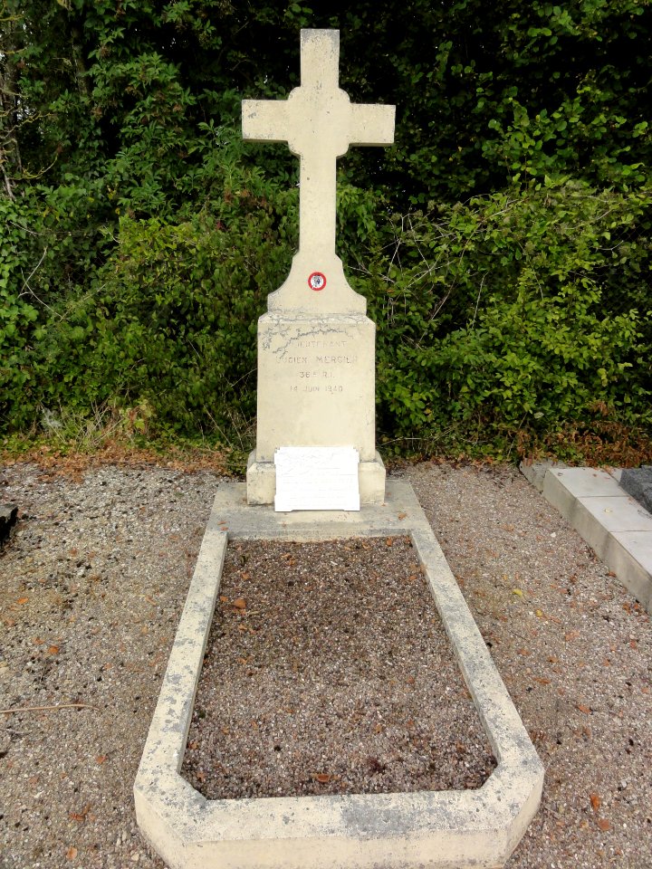 Aubréville (Meuse) tombe de soldat mort pour la France B