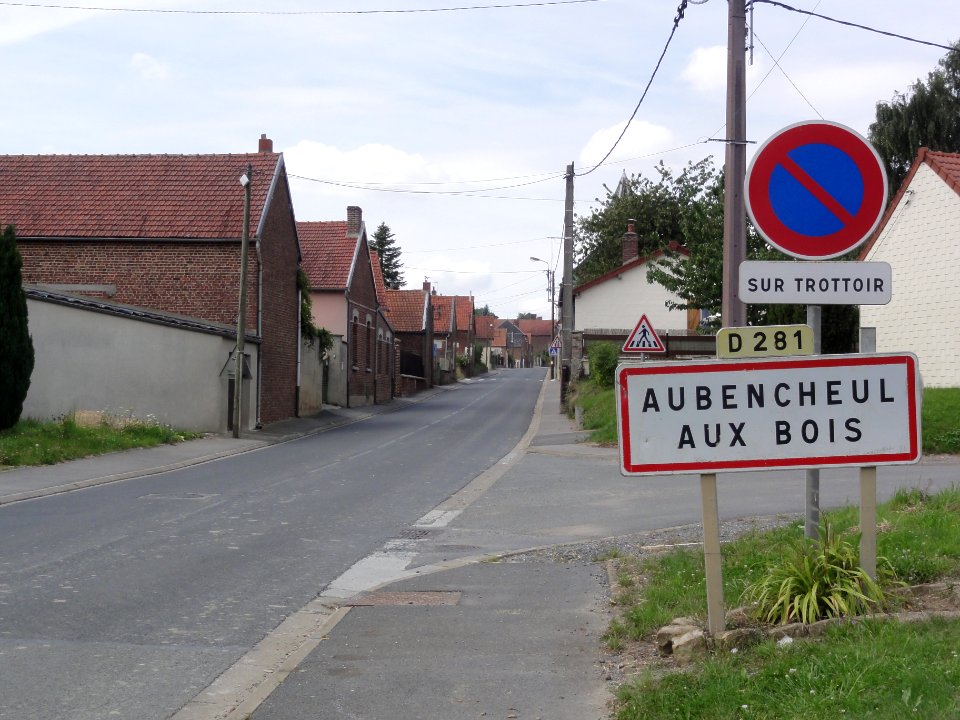 Aubencheul-aux-Bois (Aisne) city limit sign