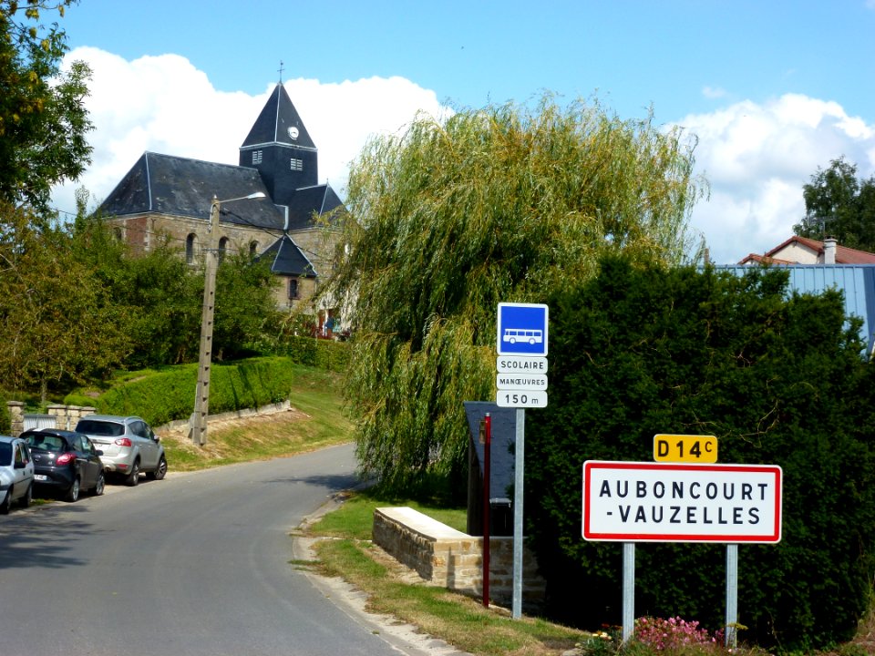 Auboncourt-Vauzelles (Ardennes) city limit sign