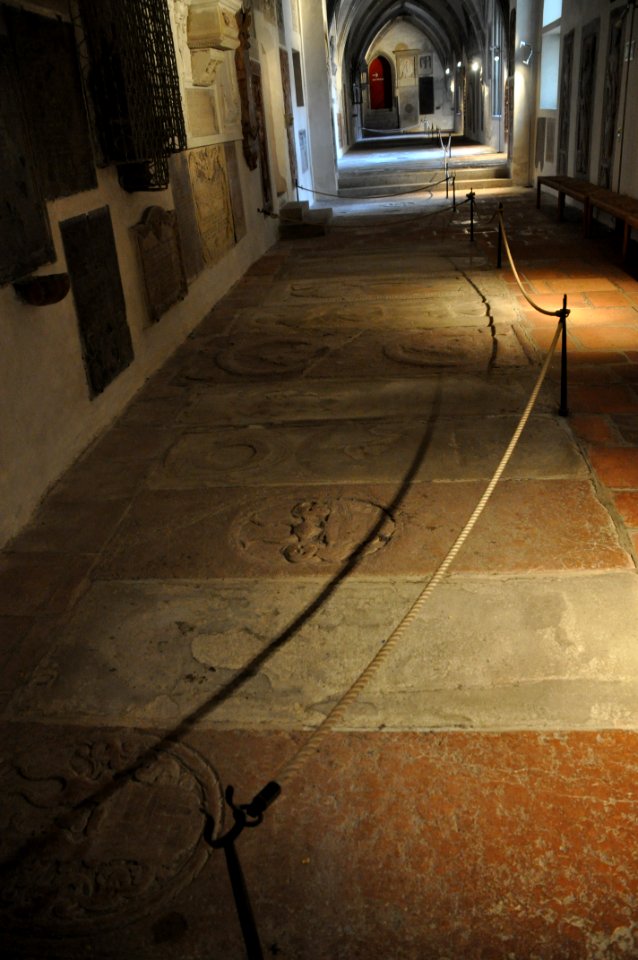 Augsburg Domkreuzgang Westflügel Barockteil Grabplatten
