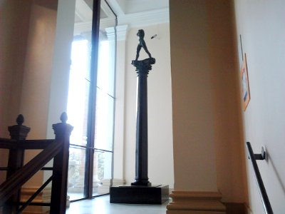 Auguste Rodin - Homem que caminha sobre coluna 3