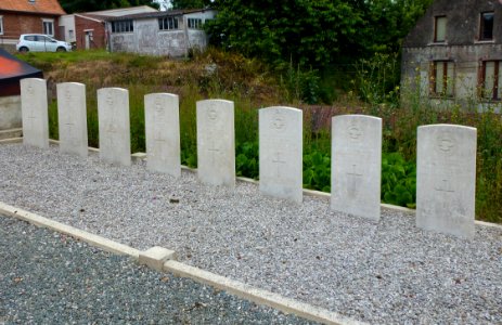 Auchy-au-Bois Churchyard-1