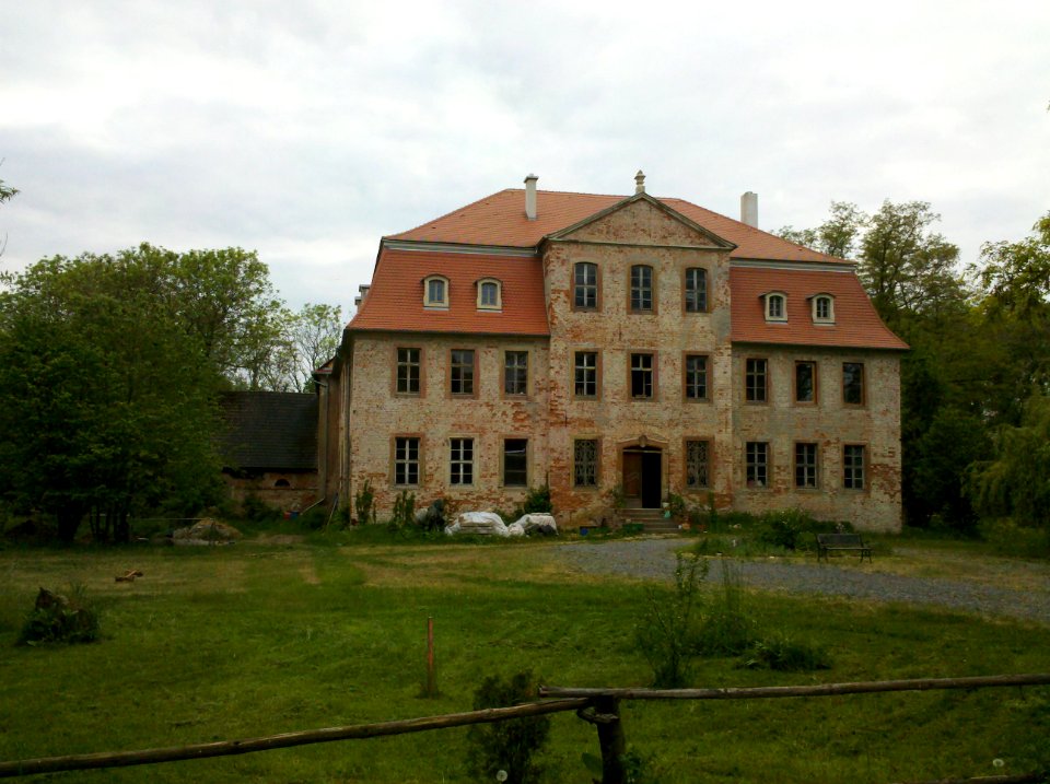 Audigast - Schloss Audigast, erbaut 1753, abgelichtet im Mai 2016