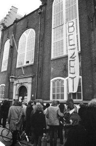 Aula van Universiteit van Amsterdam bezet door studenten, Bestanddeelnr 925-3201