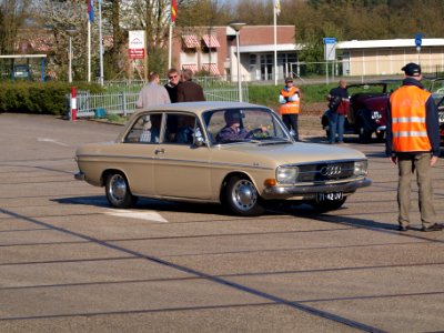 Audi 60 L (1969) licence 71-42-JV pic2