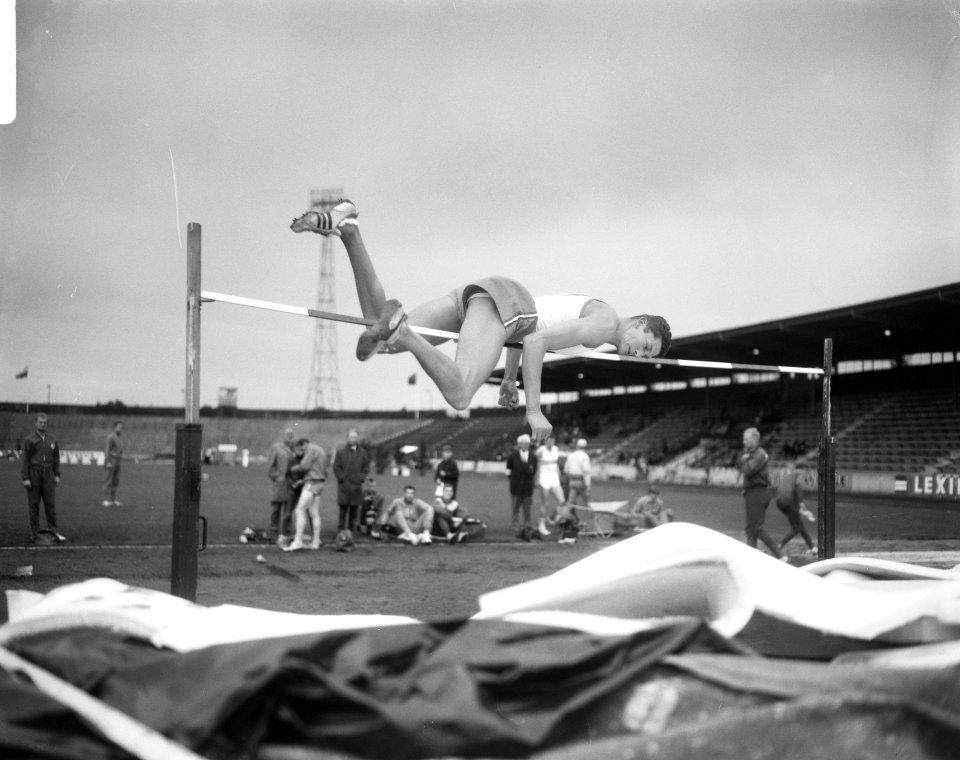 Atletiek, Nederland, Belgie en Denemarken te Den Bosch , hoogspringen, Bestanddeelnr 919-4109